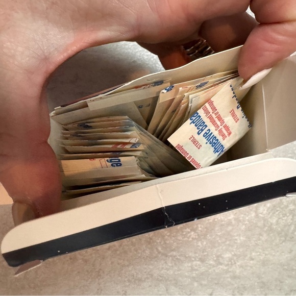 Space Jam Band-Aids and Valentines kit Michael Jordan Looney Tunes Vintage 1996 - Picture 9 of 11